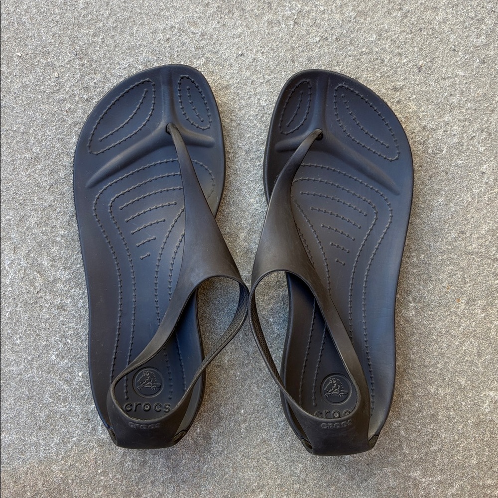 Crocs Sexi Flip Sandal in black, 7